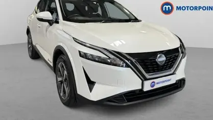 Begagnad Nissan Qashqai Acenta Premium 190 HK (139 kW) 2023 Vit SUV