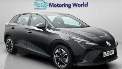 Begagnad MG MG4 EV SE 150 kW (204 HK) 2023 Halvkombi