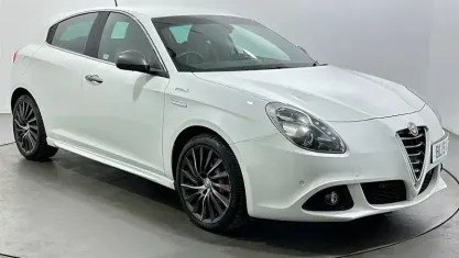 Used Alfa Romeo Giulietta Quadrifoglio Verde 170 HP (125 kW) 2015 White Hatchback