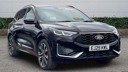 Usado Ford Kuga ST-Line X 242 HP (177 kW) 2025 Preto SUV