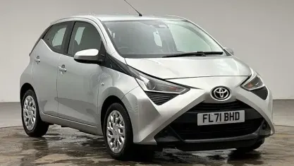 Used Toyota Aygo X-play 72 HP (52 kW) 2021 Silver Hatchback