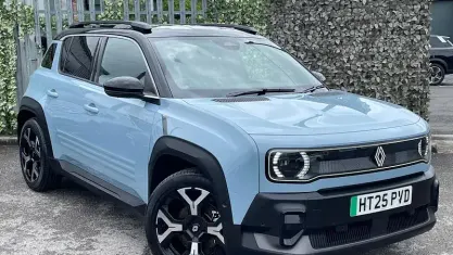 Used Renault R4 Komfort 110 kW (150 HP) 2025 Blue  Estate