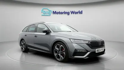 Używany Skoda Octavia vRS 245 KM (180 kW) 2024 Szary Kombi