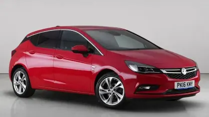 Used Vauxhall Astra SRi 150 HP (110 kW) 2016 Red Hatchback