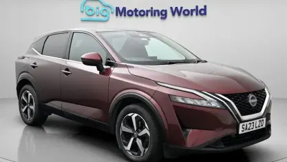 Begagnad Nissan Qashqai N-Connecta 140 HK (102 kW) 2023 Röd SUV
