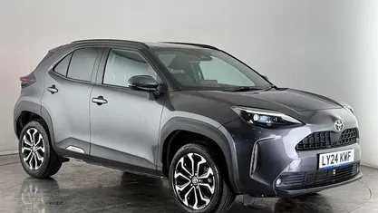 Used 2025 Toyota Yaris Hybrid Design Estate | £21,450 (Good price)