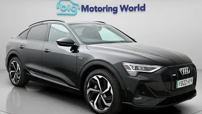 Begagnad Audi e-tron Sportback Black Edition 300 kW (408 HK) 2022 Svart SUV