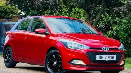 Used Hyundai i20 SE 84 HP (61 kW) 2017 Red Hatchback