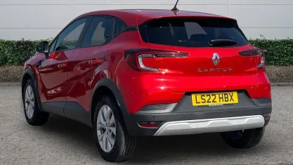 Used Renault Captur Iconic 91 HP (66 kW) 2022 Red SUV