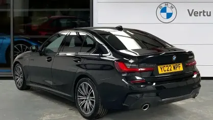 Begagnad BMW 320 M Sport 184 HK (135 kW) 2022 Svart Sedan