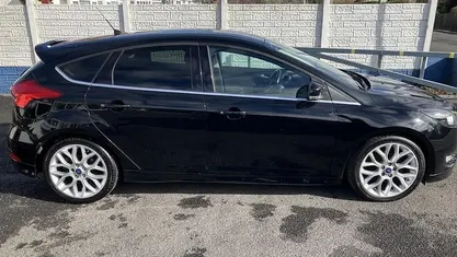 Used Ford Focus Zetec 120 HP (88 kW) 2016 Black Hatchback