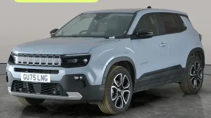 Begagnad Jeep Avenger Summit 101 HK (74 kW) 2026 Grå SUV