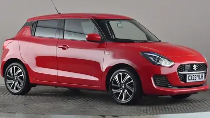 Begagnad Suzuki Swift SZ-L 83 HK (61 kW) 2023 Röd Halvkombi