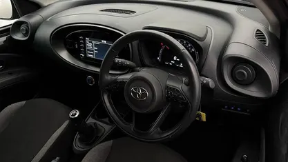 Used Toyota Aygo X PURE 72 HP (52 kW) 2025 SUV