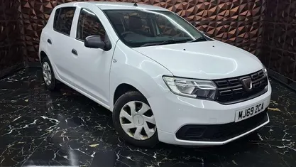 Used Dacia Sandero Essentiel 73 HP (53 kW) 2019 White Hatchback