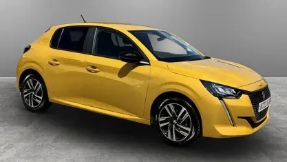 Used Peugeot 208 Active+ 75 HP (55 kW) 2023 Yellow Hatchback