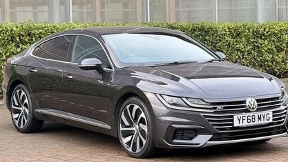 Usado VW Arteon R-line 150 HP (110 kW) 2018 Cinzento Citadino