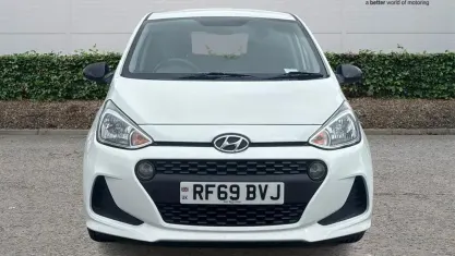 Used Hyundai i10 67 HP (49 kW) 2020 White Hatchback