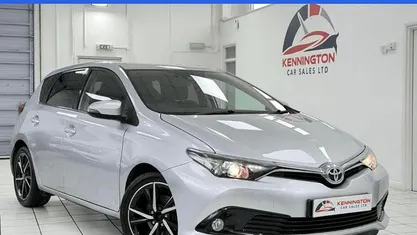 Used Toyota Auris Design 112 HP (82 kW) 2017 Silver Hatchback