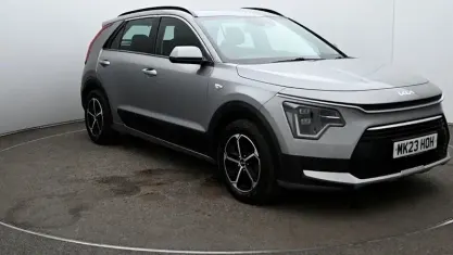 Używany Kia Niro 141 KM (103 kW) 2023 Szary SUV