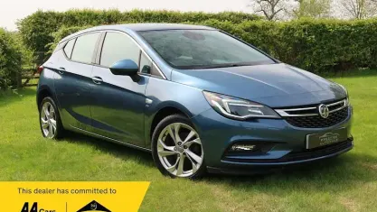 Second-hand Vauxhall Astra SRi 101 CP (74 kW) 2017 Albastru Hatchback