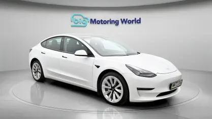 Używany Tesla Model 3 Long Range AWD 366 kW (498 KM) 2022 Biały Sedan/Limuzyna
