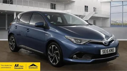 Used Toyota Auris Hybrid Design 136 HP (100 kW) 2015 Blue Hatchback