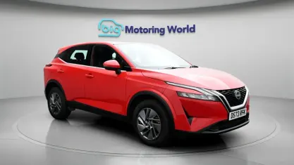 Używany Nissan Qashqai Acenta Premium 140 KM (102 kW) 2023 Czerwony SUV