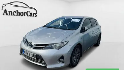 Used Toyota Auris Hybrid 136 HP (100 kW) 2014 Hatchback
