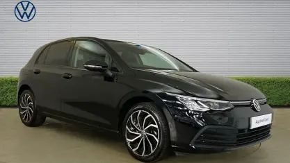 Gebraucht VW Golf VIII Life 110 PS (80 kW) 2023 Schwarz Kleinwagen