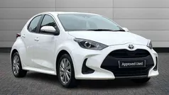 Pure white Used 2023 Toyota Yaris Hybrid Hatchback | £17,250 (Good price)