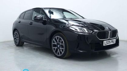 Begagnad BMW 120 Sport Line 170 HK (125 kW) 2025 Svart Halvkombi