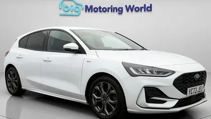 Begagnad Ford Focus ST-Line 125 HK (91 kW) 2023 Vit Halvkombi