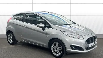 Used Ford Fiesta Zetec 105 HP (77 kW) 2013 Silver Hatchback
