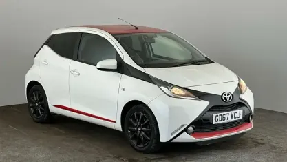 Used Toyota Aygo x-press 69 HP (50 kW) 2018 White Hatchback