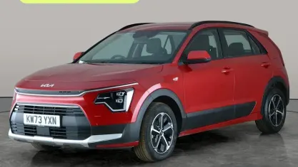Usado Kia Niro Active 141 CV (103 kW) 2023 Rojo SUV
