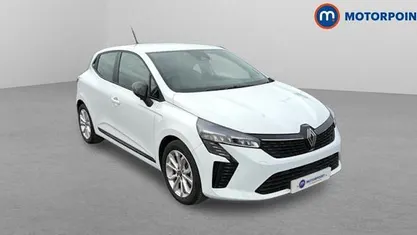 Used Renault Clio V Evolution 143 HP (105 kW) 2024 White Hatchback