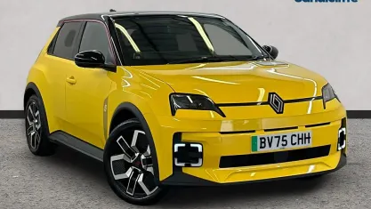 Used Renault R5 Komfort 110 kW (150 HP) 2025 Yellow/black Hatchback