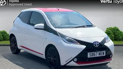 Used Toyota Aygo x-press 69 HP (50 kW) 2018 White Hatchback