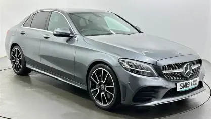 Usado Mercedes C300 AMG line 245 CV (180 kW) 2019 Gris Berlina