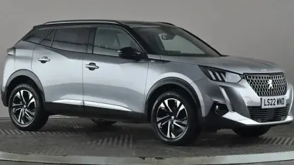 Usado Peugeot 2008 GT 131 HP (96 kW) 2022 Cinzento SUV