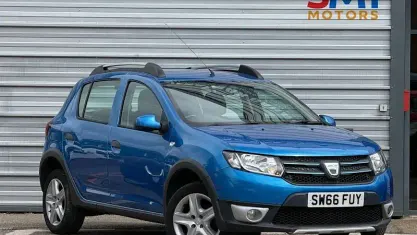 Usata Dacia Sandero Lauréate 90 CV (66 kW) 2016 Utilitaria