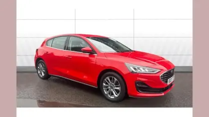 Used Ford Focus Titanium 125 HP (91 kW) 2023 Red Hatchback