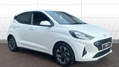 White Used 2025 Hyundai i10 Advanced Hatchback | £14,795 (Fair price)