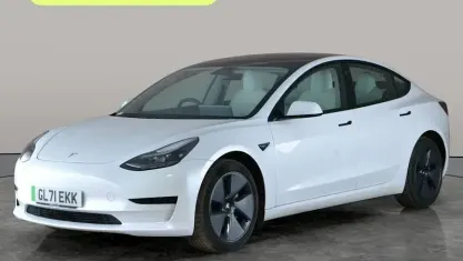 Begagnad Tesla Model 3 Standard Range 208 kW (283 HK) 2021 Vit Sedan