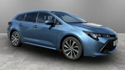 Used Toyota Corolla Design 122 HP (89 kW) 2021 Blue Estate