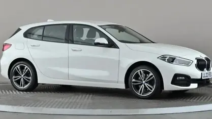Used BMW 118 Sport Line 136 HP (100 kW) 2022 White Hatchback