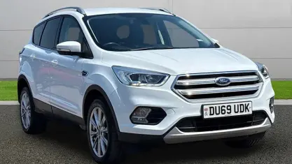 Usado Ford Kuga Titanium 150 CV (110 kW) 2019 Blanco SUV