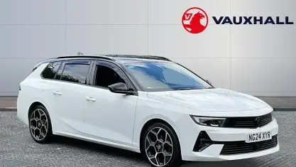 Used Vauxhall Astra Ultimate 131 HP (96 kW) 2024 White Estate