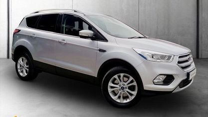 Usado Ford Kuga Titanium 120 HP (88 kW) 2017 Prateado SUV